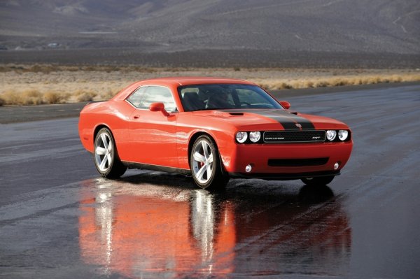 Dodge Challenger SRT8.